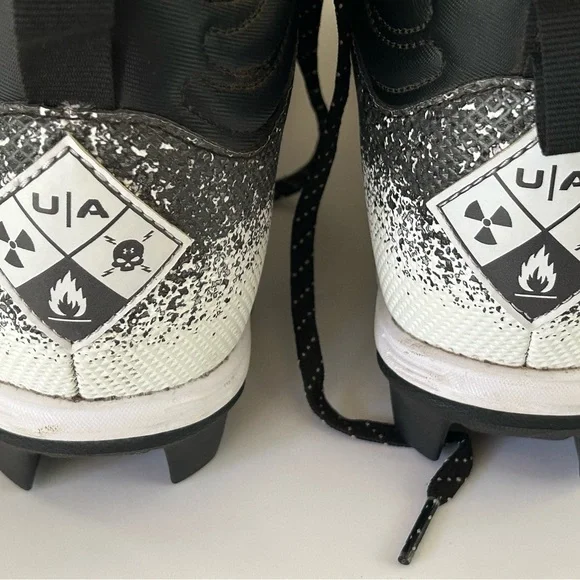 Under Armour Black and White Cleats - Picture 13 of 13